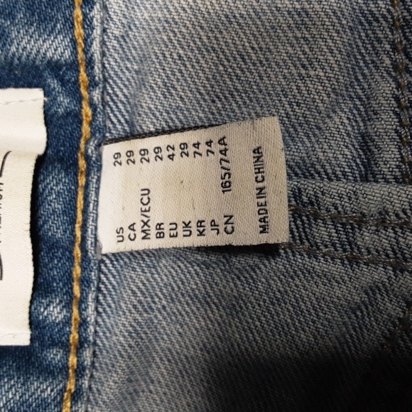 Forever 21 Size 29 Distressed / Destroyed Button Fly Jeans, Raw Hem, Gently Used - Picture 5 of 16